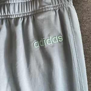 Men’s Adidas sweatpants/ workout pants